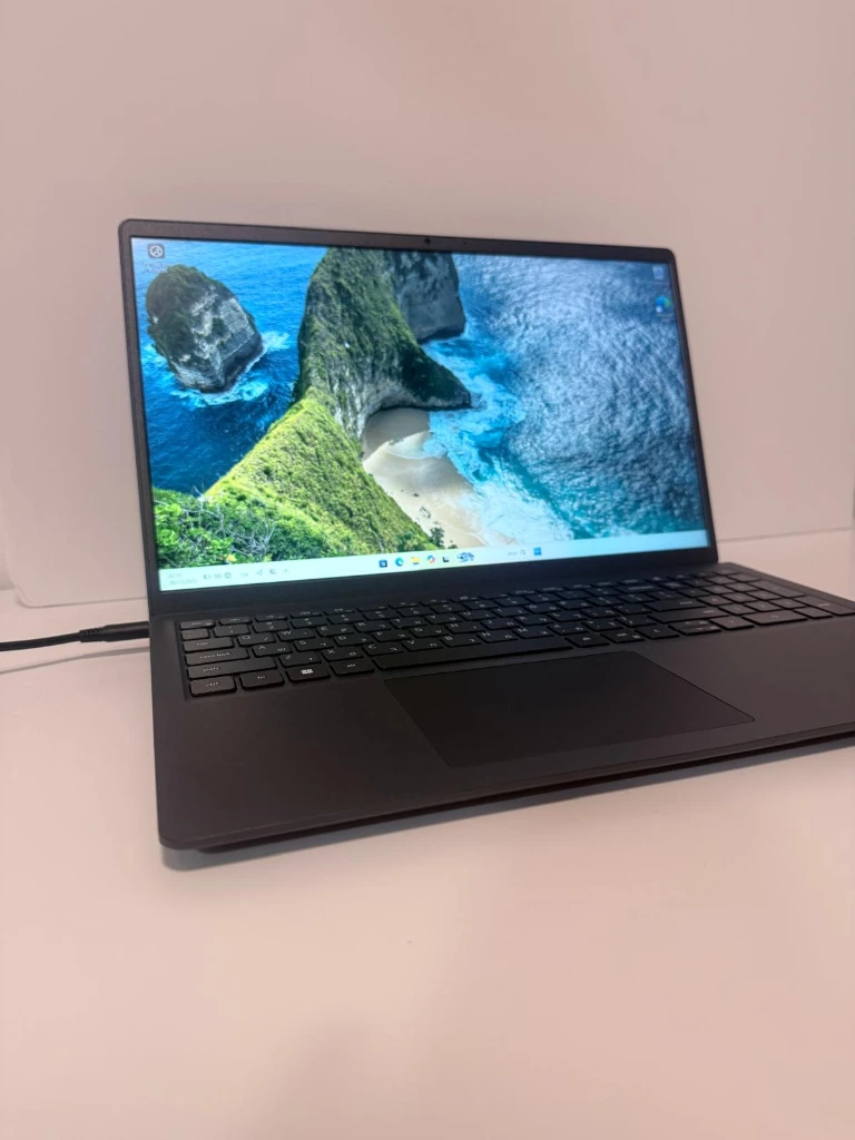 מחשב נייד פרמיום ASUS · מסך IPS דק והתאמה אישית