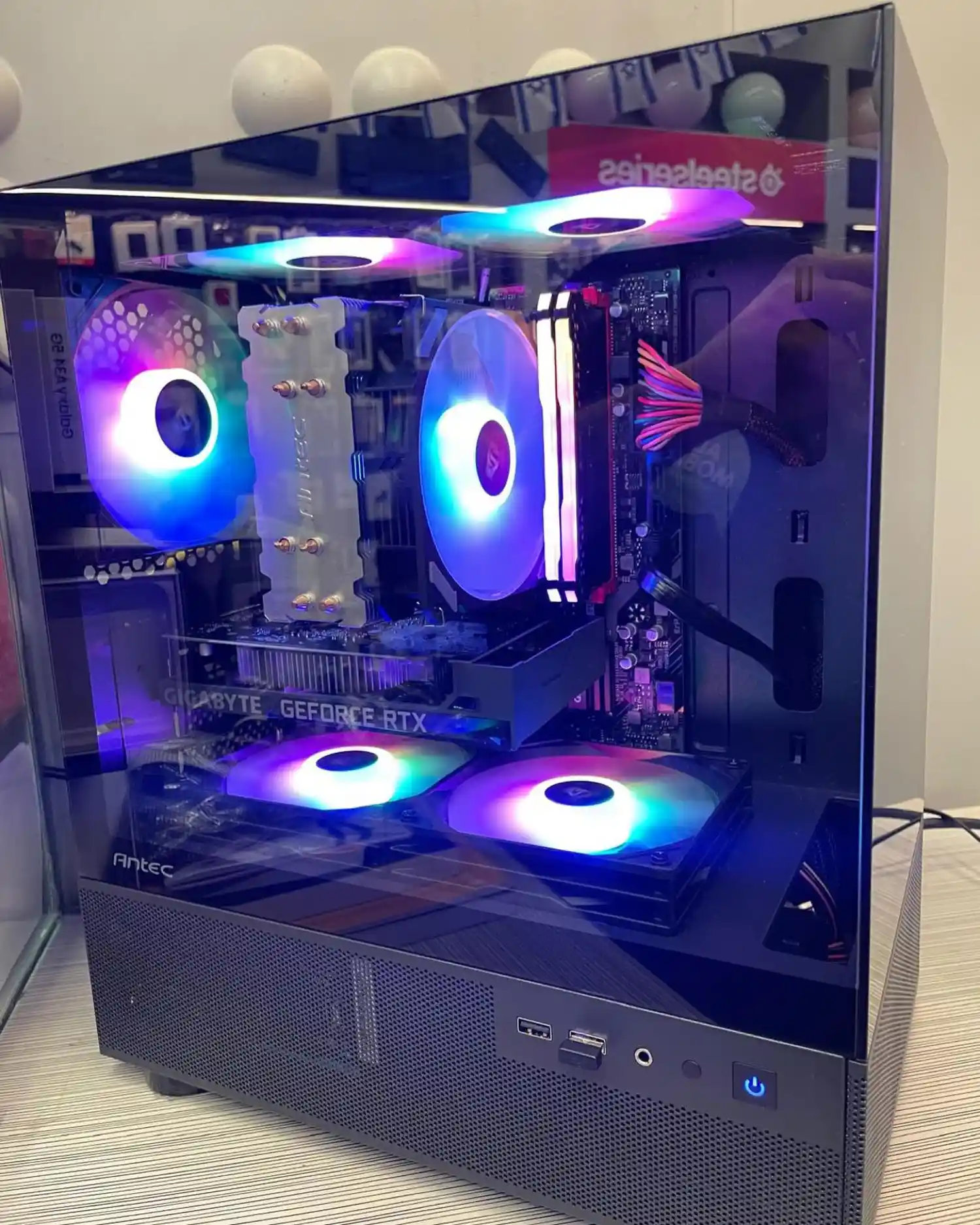 מארז גיימינג Antec · סנכרון תאורת ARGB מלא